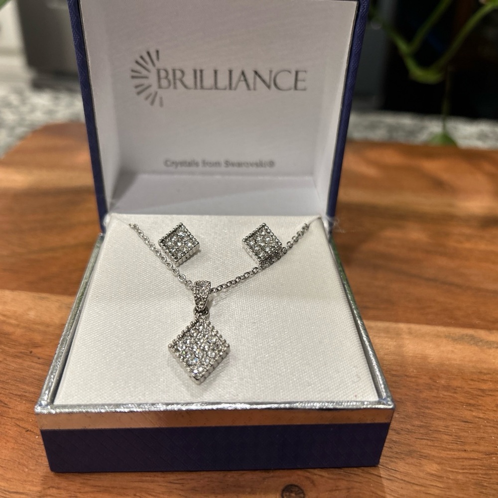 New in Box beautiful jewelry set.  Necklace and earrings.